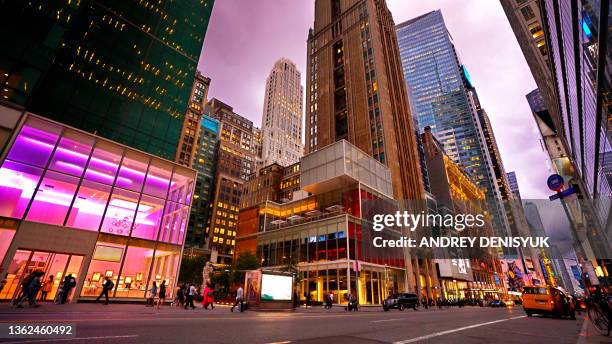 creative evening at 5th avenue manhattan - fifth avenue stock pictures, royalty-free photos & images