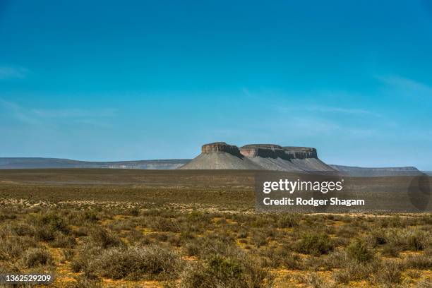 karoo - wind-eroded mountain peaks - karoo - fotografias e filmes do acervo