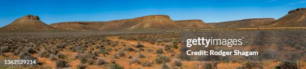 barren karoo panoramic landscape - the karoo stock-fotos und bilder