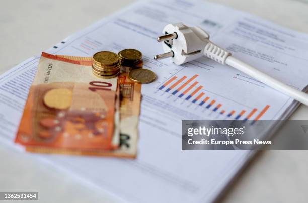 Cable, money and an electricity bill, on January 3 in Madrid, Spain. The average price of electricity in the wholesale market rises again today,...