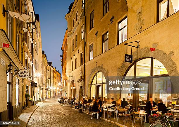 people dining in österlanggatan (dusk) - stockholm ストックフォトと画像