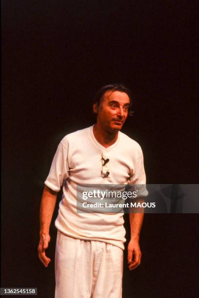 Alex Métayer sur scène, le 12 décembre 1985.