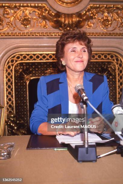 Conférence de presse la ministre des Affaires européennes Edith Cresson, le 8 septembre 1988, à Paris.