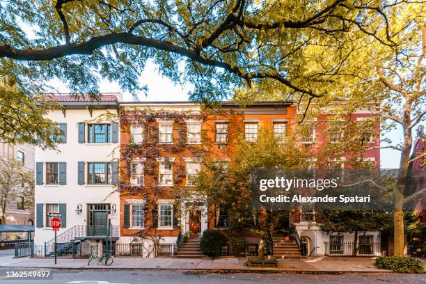 residential houses in greenwich village, new york city, usa - greenwich village photos et images de collection