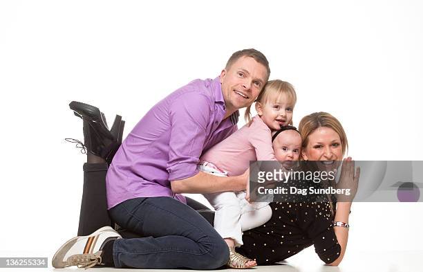 young family - dag 2 stock pictures, royalty-free photos & images