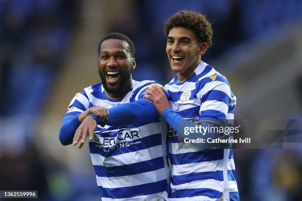 Junior Hoilett of Reading celebrates with teammate Tyrell Ashcroft after scoring their side's first goal during the Sky Bet Championship match...