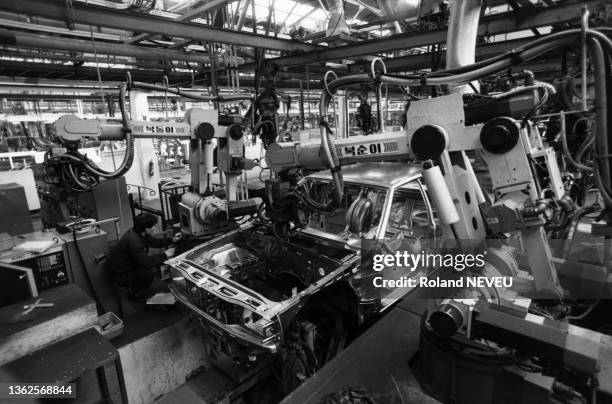 Chaîne de montage dans l'usine 'Hyundai' à Ulsan, en avril 1986, Corée du Sud.