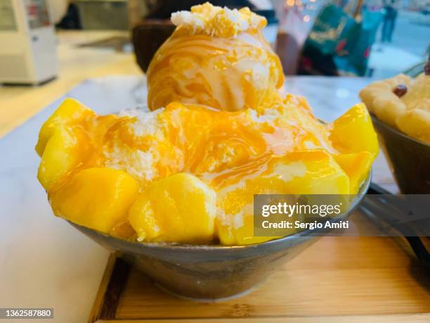 mango bingsu (korean shaved ice) - mango shaved ice stock pictures, royalty-free photos & images