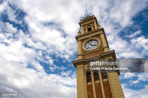 estação da luz - relógio (luz station clock tower). são paulo downtown, sp, brazil - relógio stockfoto's en -beelden