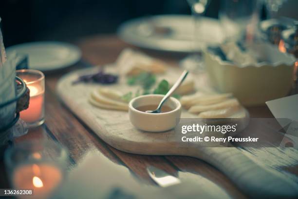 honey and cheese platter on table - reny preussker imagens e fotografias de stock