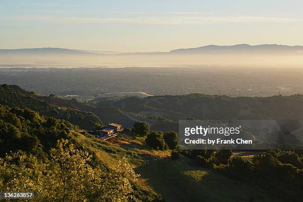 morning view of silicon valley - カリフォルニア州サンタクララ郡 ストックフォトと画像