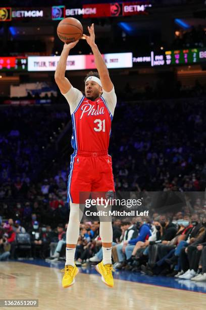 Seth Curry of the Philadelphia 76ers shoots the ball against the Houston Rockets at the Wells Fargo Center on January 3, 2022 in Philadelphia,...