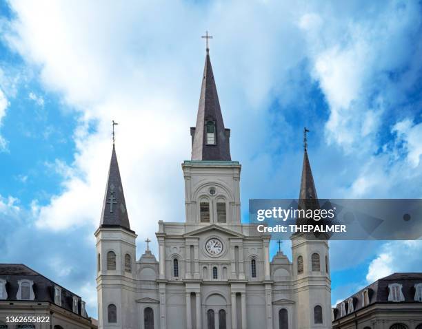 st. louis cathedral in new orleans, louisiana - st louis cathedral new orleans stock pictures, royalty-free photos & images