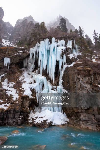 frozen waterfall,  tibet - frozen waterfall stock pictures, royalty-free photos & images