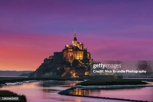 mont saint-michel, normandy, france. - castelo - fotografias e filmes do acervo