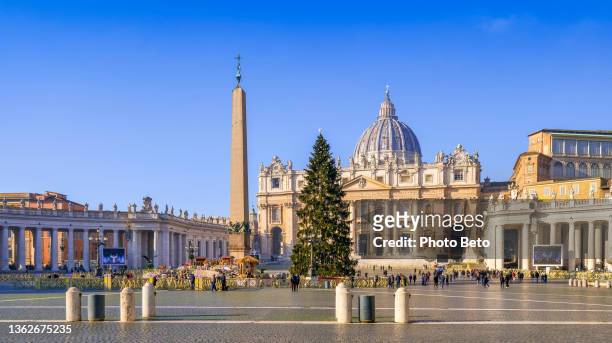 the majestic square of st. peter’s basilica in the heart of rome adorned with a large christmas tree - st peter's square stock pictures, royalty-free photos & images