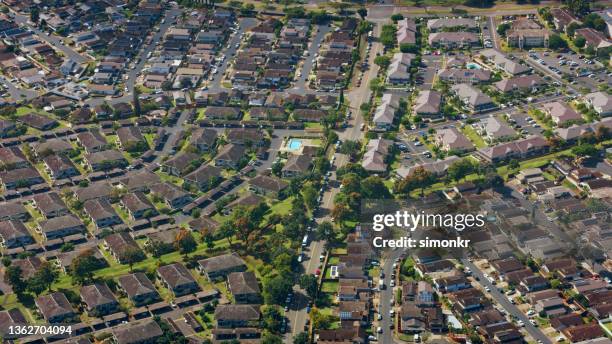 view of neighbourhood in pearl harbour - pearl city hawaii stock pictures, royalty-free photos & images