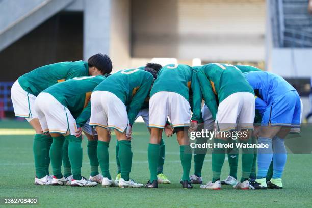 Players of Shizuoka Gakuen huddle during the 100th All Japan High School Soccer Tournament quarter final between Shizuoka Gakuen and Kanto Daiichi at...
