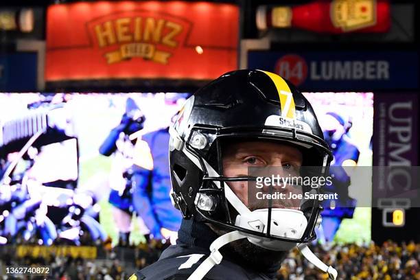 Ben Roethlisberger of the Pittsburgh Steelers waves to the crowd after his potential final game at Heinz Field where the Steelers defeated the...