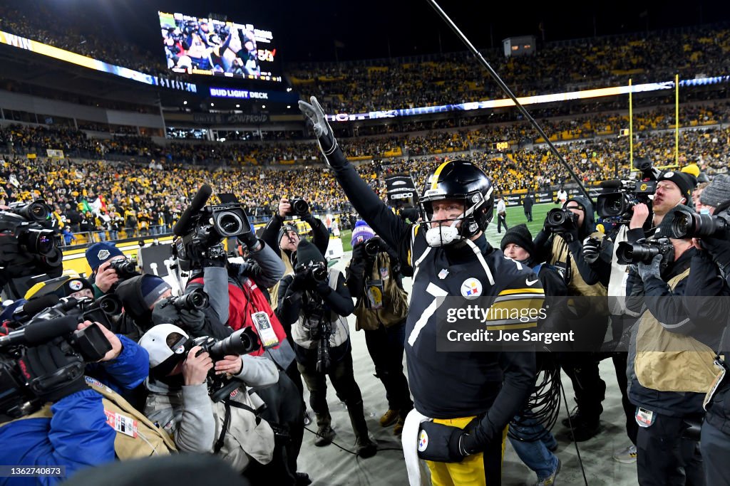 Cleveland Browns v Pittsburgh Steelers