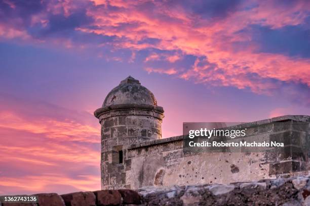 el morro de santiago de cuba - サンチャゴ要塞 ストックフォトと画像