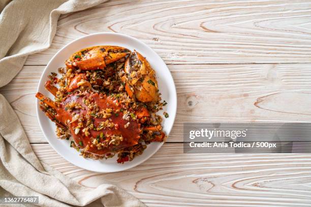 stir fried crab with spicy salt pepper - chilli crab - fotografias e filmes do acervo