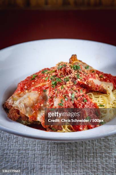 italian food,close-up of food in plate on table,rhode island,united states,usa - chicken parmigiana stockfoto's en -beelden
