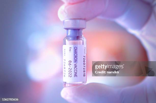 vaccin omicron - omicron photos et images de collection