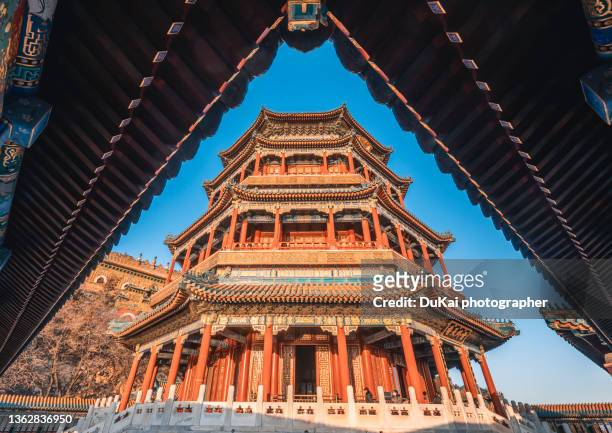 beijing summer palace - chinese architecture stockfoto's en -beelden