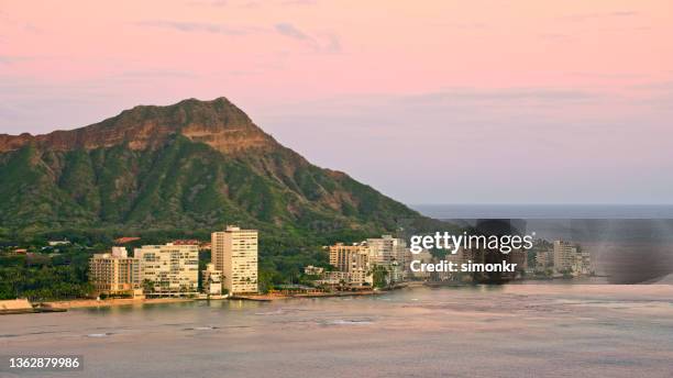 diamond head mountain and city - 鑽石山 個照片及圖片檔