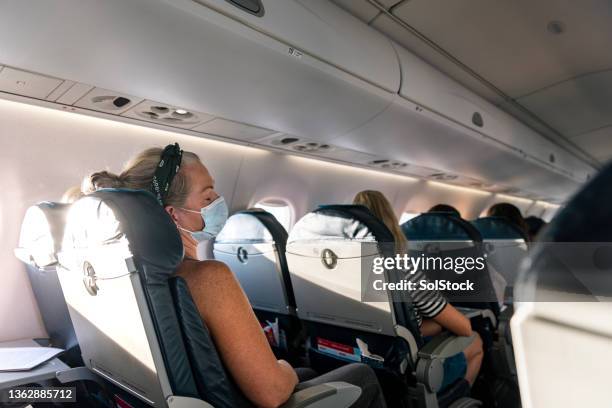 rückkehr zur realität - airline passengers stock-fotos und bilder