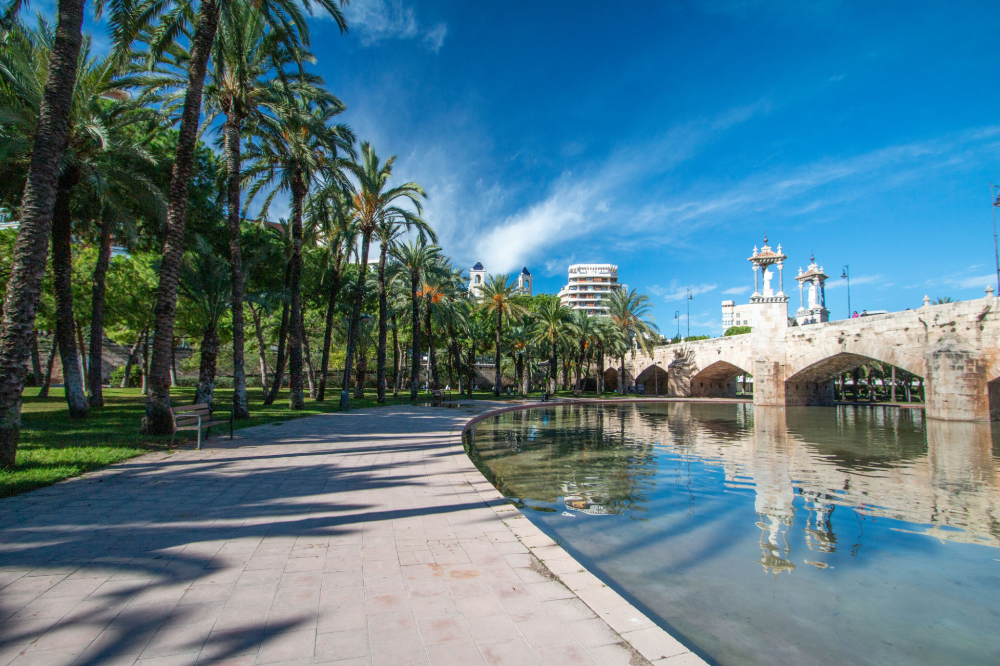 Puente de la Mar en el Jardín del Turia - Tramo VIII en Valencia, España Puente de la Mar en el Jardín del Turia - Tramo VIII en Valencia, España