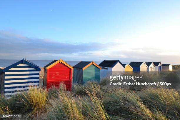 southwold beach huts,the beach,southwold,united kingdom,uk - cabana stockfoto's en -beelden