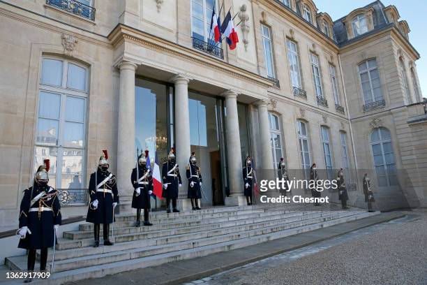 The guard of honor stands in front of the Elysee Palace during the first weekly cabinet meeting of the year on January 05, 2022 in Paris, France....