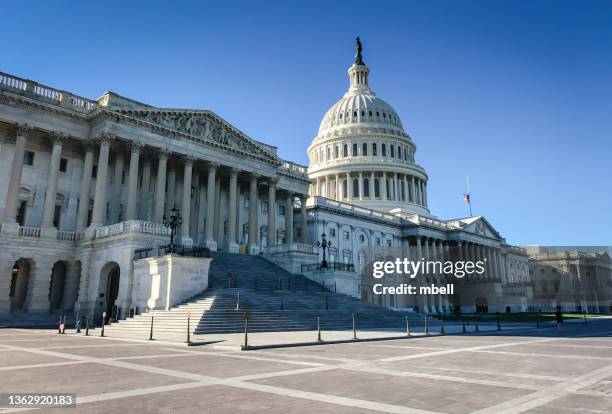 us capitol building - east front - washington dc - chambre des représentants photos et images de collection