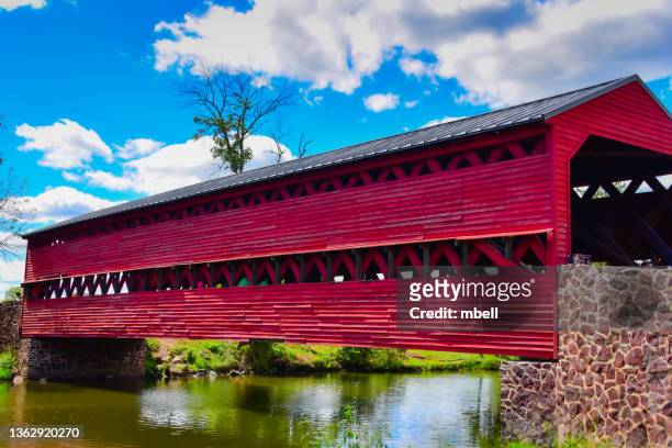 sachs covered bridge over marsh creek - gettysburg pa - gettysburg stock pictures, royalty-free photos & images