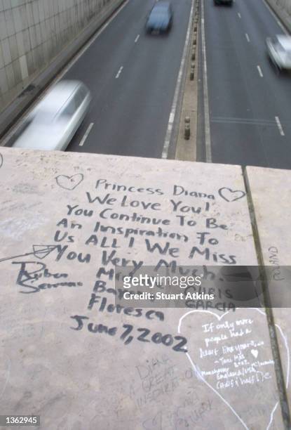 Fan pays tribute to the late Princess Diana of Wales with a note left near the crash site on the fifth anniversary of her death on August 30, 2002 in...