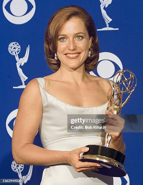 Emmy Winner Gillian Anderson backstage at the Emmy Awards Show, September 8,1996 in Pasadena, California.