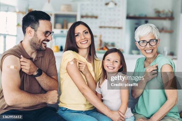 family vaccination - pleister bouwmateriaal stockfoto's en -beelden