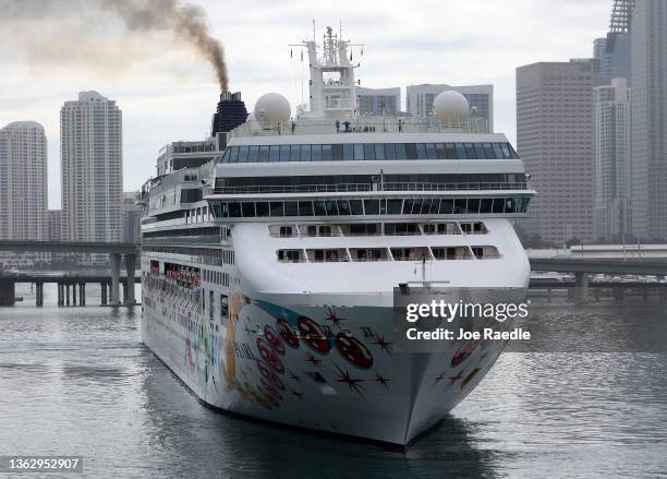 The Norwegian Pearl uses the turning basin as it docks at PortMiami on January 05, 2022 in Miami, Florida. The cruise ship was on an 11-day voyage...