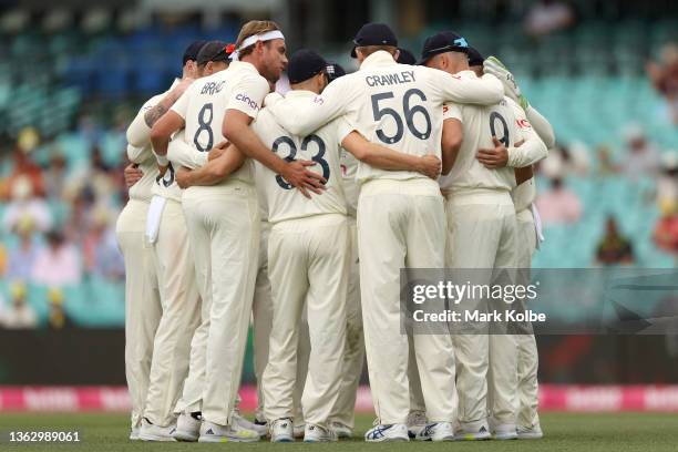 England players form a huddle ahead of day two of the Fourth Test Match in the Ashes series between Australia and England at Sydney Cricket Ground on...