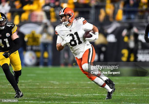 Austin Hooper of the Cleveland Browns in action during the game against the Pittsburgh Steelers at Heinz Field on January 3, 2022 in Pittsburgh,...