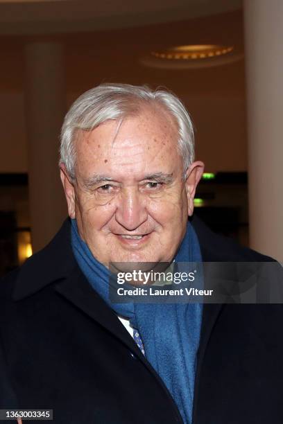 Jean-Pierre Raffarin attend "Laurent Gerra-Sans Moderation Nouvelle Cuvée" at Salle Pleyel on January 04, 2022 in Paris, France.