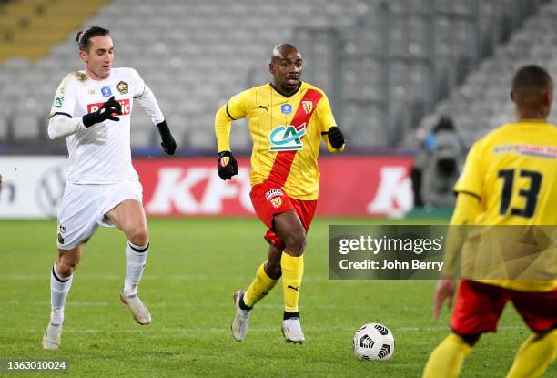 Gael Kakuta of Lens, Yusuf Yazici of Lille during the French Cup match between RC Lens and Lille OSC at Stade Bollaert-Delelis on January 4, 2022 in...