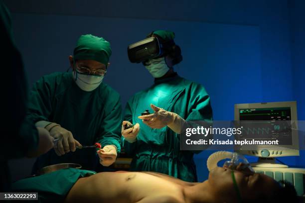 Performing Surgery Using Computer 847 Computer Network Operations Stock Photos, High-Res Pictures, and ...