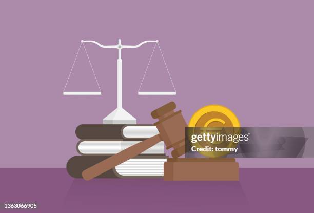 gleichgewicht, ein buch, ein hammer und eine euro-münze auf einem tisch - justizsystem stock-grafiken, -clipart, -cartoons und -symbole