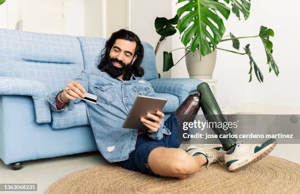 man with prosthetic leg buying online - damaged laptop stock pictures, royalty-free photos & images