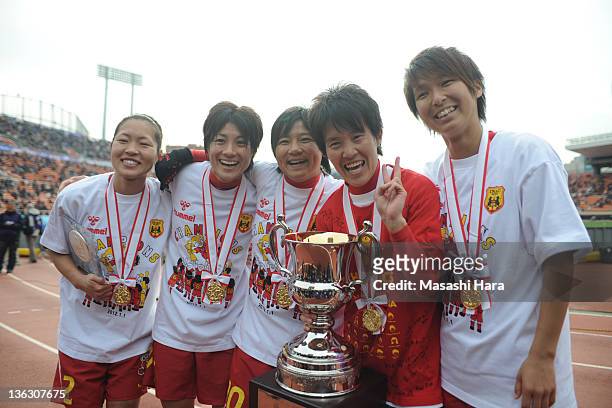 Kobe Leonessa players Junko Kai,Yukari Kinga,Shinobu Ohno,Miwa Yonetsu,Chiaki Minamiyama celebrate after the All Japan Women's Soccer Championship...