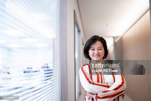 portrait of a mature businesswoman in the office - person of colour stock pictures, royalty-free photos & images