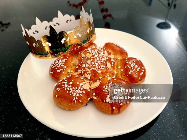 close-up of a king cake with crown - epiphany stock pictures, royalty-free photos & images